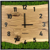 Quadratische Wanduhr aus Eichenholz, 50 cm, schwarzer Rahmen, arabische Ziffern, grünes Moos,