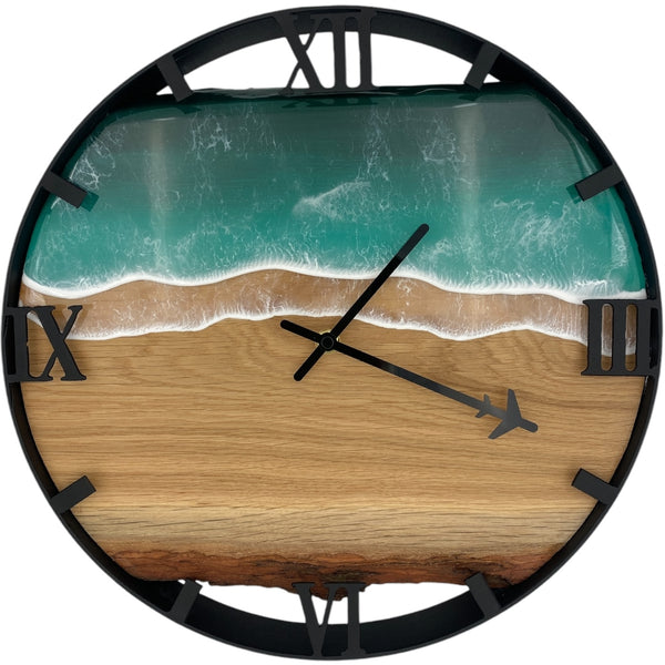 Runde Wanduhr aus Eichenholz, 35 cm, schwarzer Rahmen, römische Ziffern, türkises Epoxidharz