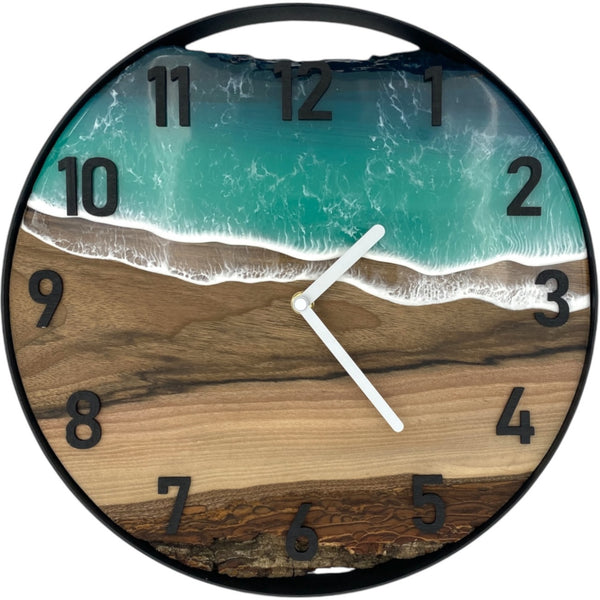 Runde Wanduhr aus Walnussholz, 35 cm, schwarzer Rahmen, arabische Ziffern, türkises Epoxidharz