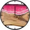 Runde Wanduhr aus Walnussholz, 50 cm, schwarzer Rahmen, Teilstriche Ziffern, rosa Epoxidharz