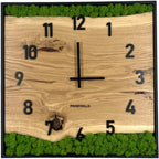 Quadratische Wanduhr aus Eichenholz, 50 cm, schwarzer Rahmen, arabische Ziffern, grünes Moos, - PRISEWALD