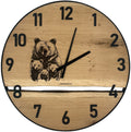 Runde Wanduhr aus Eichenholz, 70 cm, schwarzer Rahmen, arabische Ziffern, drei Bären - PRISEWALD
