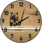 Runde Wanduhr aus Eichenholz, 70 cm, schwarzer Rahmen, arabische Ziffern, drei Bären - PRISEWALD