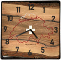 Quadratische Wanduhr aus Walnussholz, 35 cm, schwarzer Rahmen, arabische Ziffern, Karte der Schweiz, Berge - PRISEWALD
