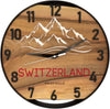 Runde Wanduhr aus Walnussholz, 35 cm, schwarzer Rahmen, arabische Ziffern, Verschneite Berge, SWITZERLAND