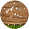 Runde Wanduhr aus Walnussholz, 35 cm, weisser Rahmen, Teilstriche Ziffern, Verschneite Berge, grünes Moos - PRISEWALD