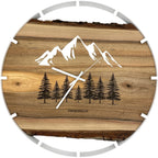 Runde Wanduhr aus Walnussholz, 50 cm, weisser Rahmen, Teilstriche Ziffern, Verschneite Berge, Tannenbäume - PRISEWALD