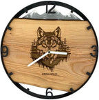 Runde Wanduhr aus Eschenholz, 35 cm, schwarzer Rahmen, arabische Ziffern, Wolf, Graues Epoxidharz, Verschneite Berge