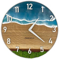 Runde Wanduhr aus Eichenholz, 35 cm, weisser Rahmen, arabische Ziffern, blaues Epoxidharz, grünes Moos