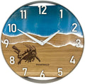 Runde Wanduhr aus Eichenholz, 35cm, weisser Rahmen, weisse arabische Ziffern, blaues Epoxidharz, Taucher unter Wasser
