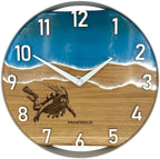 Runde Wanduhr aus Eichenholz, 35cm, weisser Rahmen, weisse arabische Ziffern, blaues Epoxidharz, Taucher unter Wasser