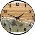 Runde Wanduhr aus Eschenholz, 50 cm, schwarzer Rahmen, arabische Ziffern, Durchsichtiges Epoxidharz, Taucher mit einer Schildkröte (Kopia)
