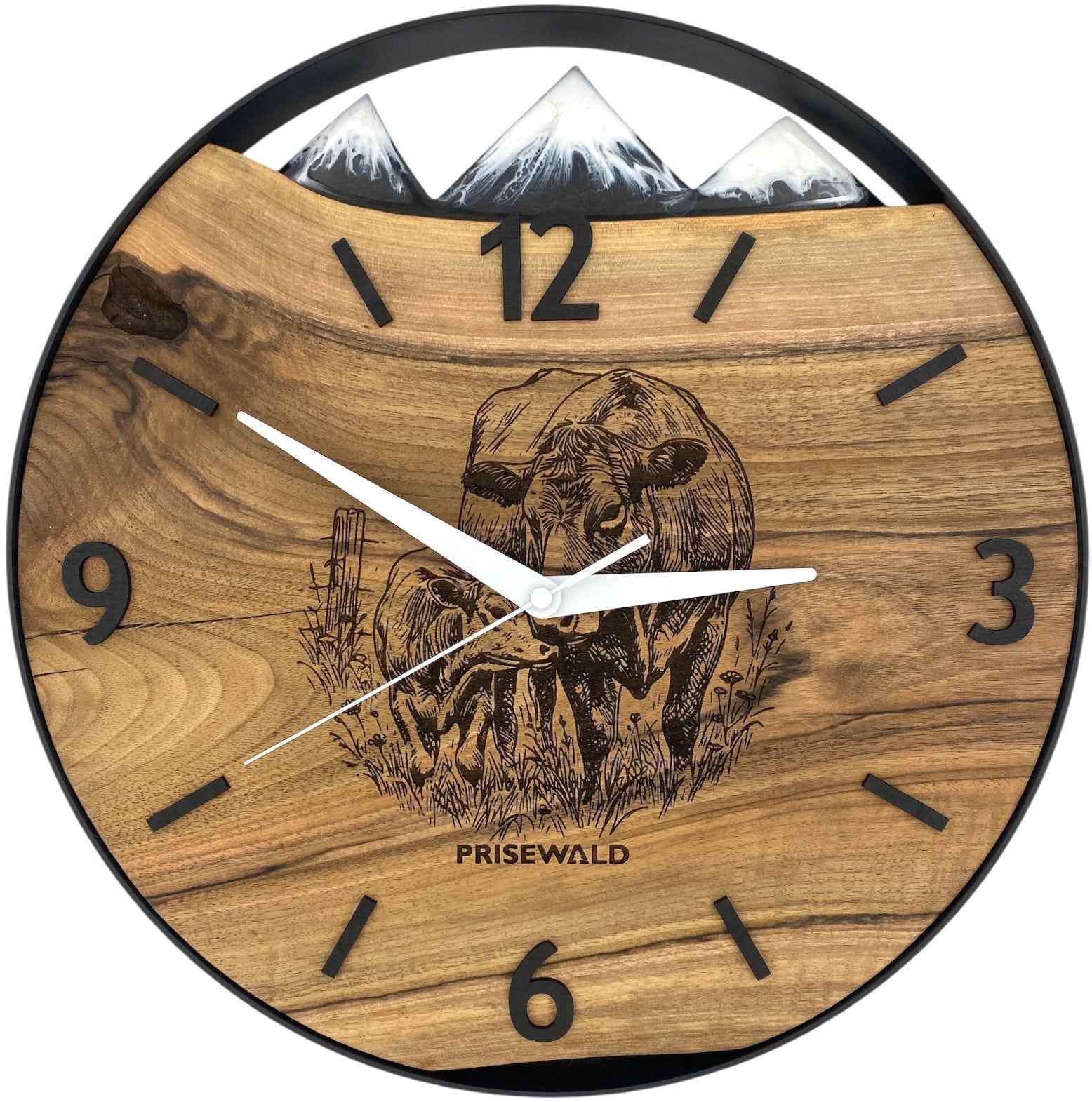 Runde Wanduhr aus Walnussholz, 35 cm, schwarzer Rahmen, arabische Ziffern, schwarzes Epoxidharz, Kühe, Schneebedeckte Berge im Hintergrund