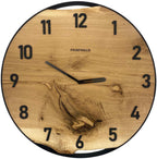 Runde Wanduhr aus Eichenholz, 50 cm, schwarzer Rahmen, arabische Ziffern, Ast im Holz