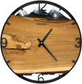 Runde Wanduhr aus Eichenholz, 50 cm, schwarzer Rahmen, arabische Ziffern, schwarzes Epoxidharz, Schneebedeckte Berge im Hintergrund