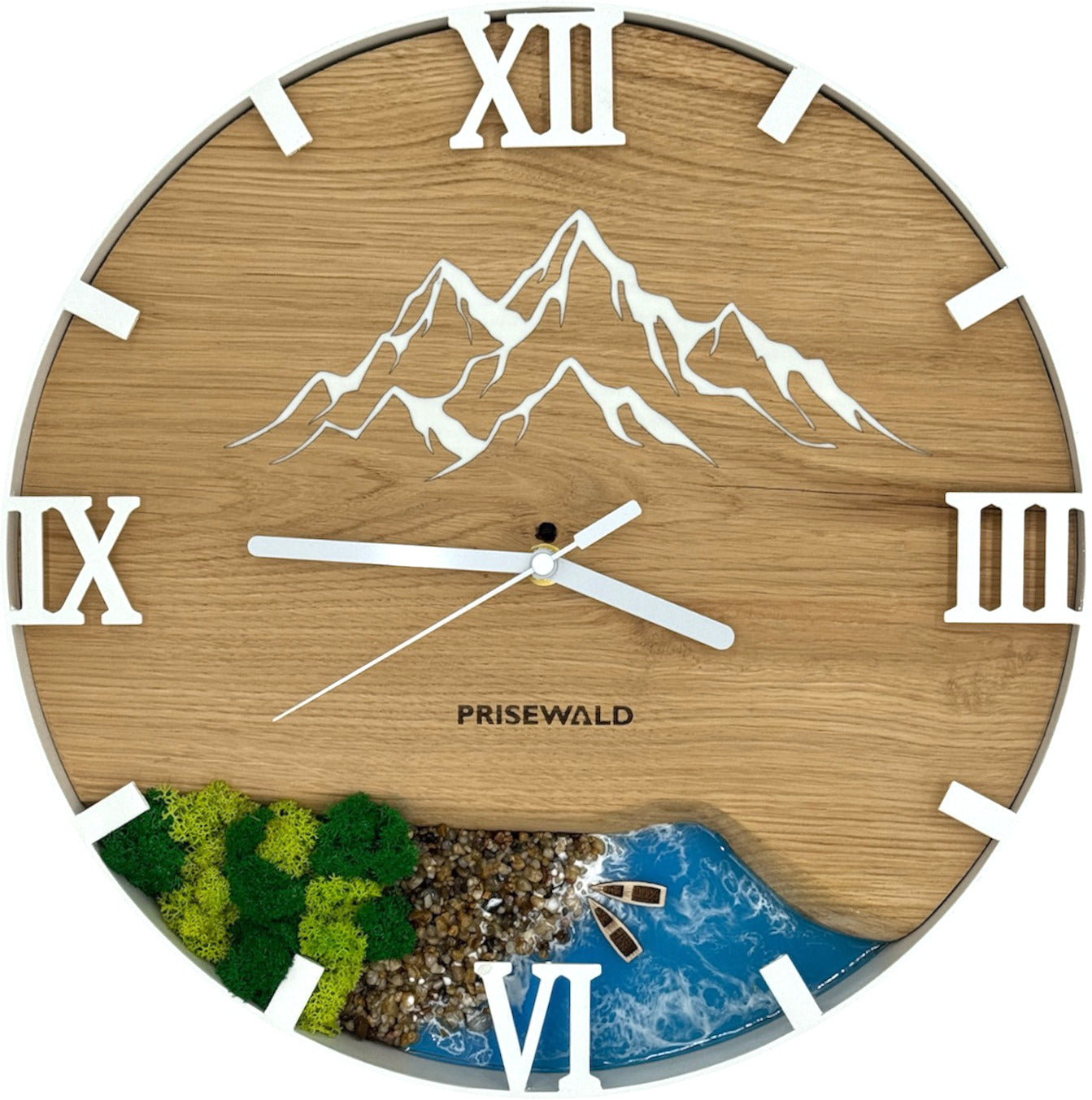 Horloge murale ronde en chêne, 35 cm, cadre blanc, chiffres arabes, chalet de montagne avec les Alpes en arrière-plan.