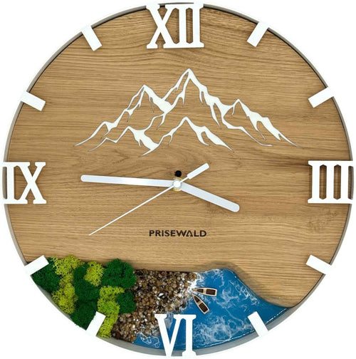 Runde Wanduhr aus Eichenholz, 35 cm, weisser Rahmen, römische Ziffern, blaues Epoxidharz, grünes Moos, Steine, Küste, 2 Boote, verschneite Berge