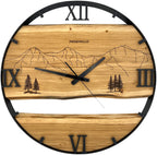 Runde Wanduhr aus Eichenholz, 50 cm, schwarzer Rahmen, römische Ziffern, Jungfrau Region, Nadelbäume