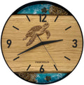 Runde Wanduhr aus Eichenholz, 35 cm, schwarzer Rahmen, arabische Ziffern, türkises Epoxidharz, Steine, Schildkröten