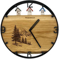 Runde Wanduhr aus Eichenholz, 35 cm, schwarzer Rahmen, arabische Ziffern, Wald und Berge, Holzhäuschen