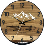 Runde Wanduhr aus Walnussholz, 35 cm, schwarzer Rahmen, arabische Ziffern, weisses Epoxidharz, schneebedeckte Berge