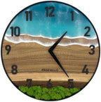 Runde Wanduhr aus Walnussholz, 35 cm, schwarzer Rahmen, arabische Ziffern, türkises Epoxidharz, grünes Moos
