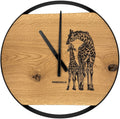 Runde Wanduhr aus Eichenholz, 50 cm, schwarzer Rahmen, keine Ziffern, Giraffen